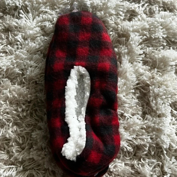 NWT slippers - Picture 1 of 3